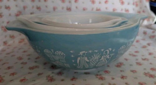 Pyrex Turquoise Amish Butterprint 4 Cinderella Mixing Bowl Set #441-444 Retro