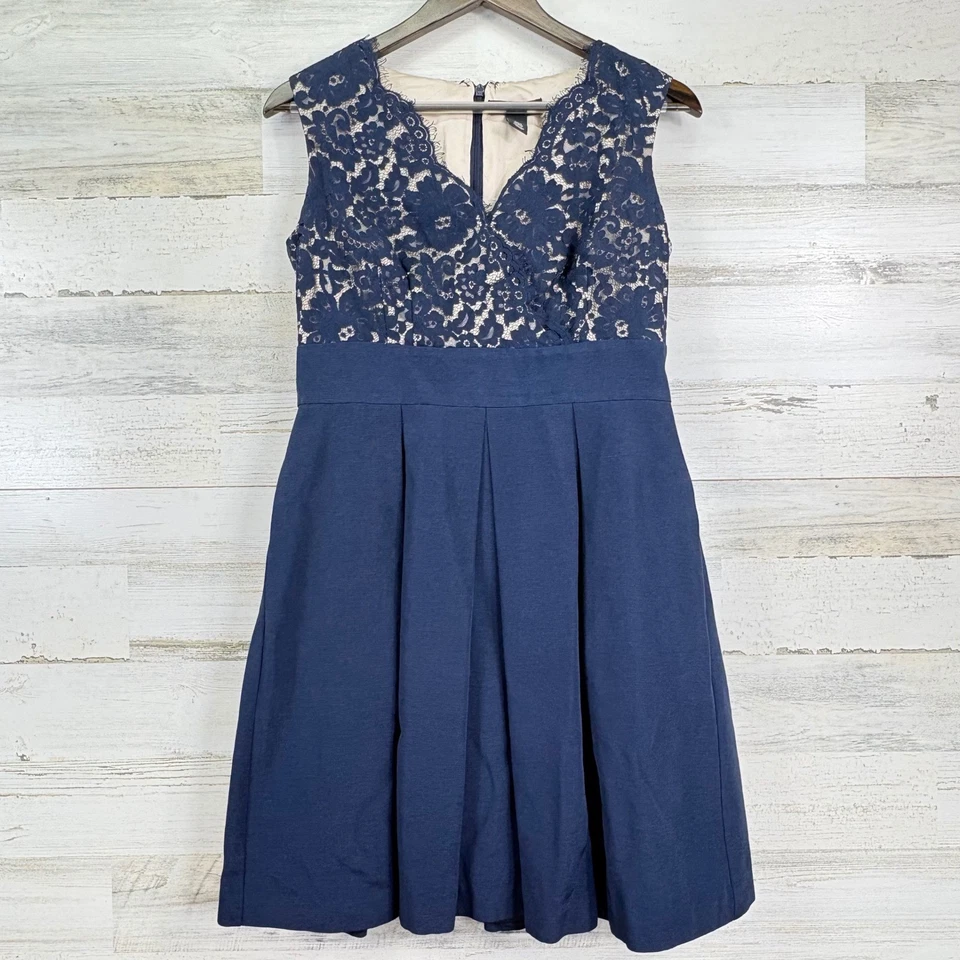 Vestido plisado sin mangas de encaje azul marino White House Black Market talla 8 Foto 2 de 4