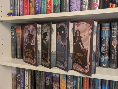 Fairyloot Exclusive - Stalking Jack the Ripper   Kerri Maniscalco - 4 Book Set