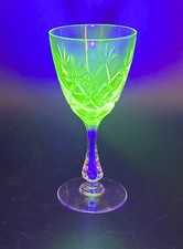 Uranglas Retro Weinglas; Geschliffen; Vaseline Kelch; 50er;