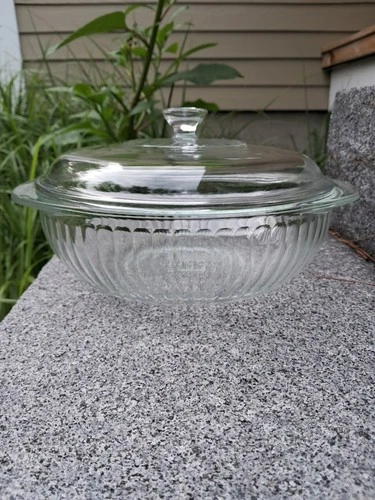 pyrex 2 1/2 qt casserole lid 024-s Vintage
