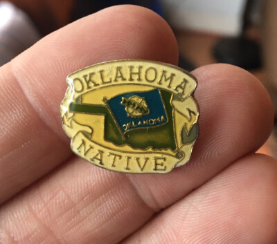 Oklahoma Native enamel pin vintage 80s tourist souvenir US state hat lapel bag