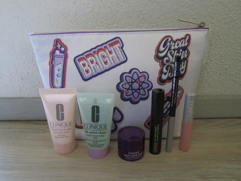 CLINIQUE 7 PIECE TRAVEL SIZES WHITE WITH PURPLE PATCHES DESIGN KIT, NEW, MINT!