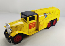 ERTL Diecast Mobil 1930 Diamond T Tanker Bank Yellow Gas Limited Edition 2061 8"