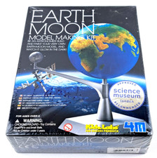 Earth and Moon Model Making Kit 4M - Ages 8 New 1 players Sealed