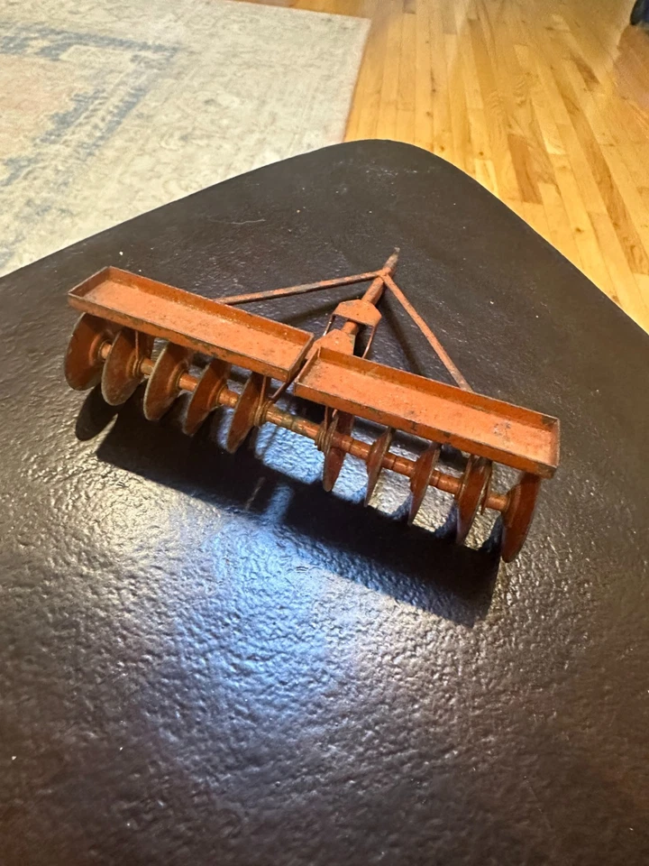 Toy Vintage Ertl Allis Chalmers 1/16 Scale  Winged Disc Harrow Farm Implement - Image 3 of 3