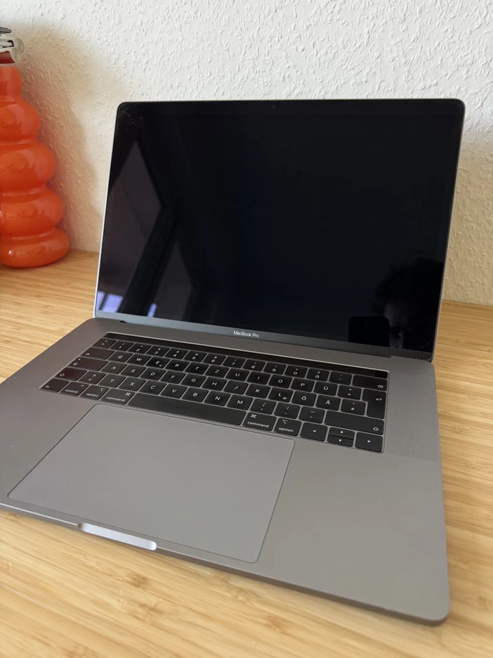 Apple MacBook Pro 15" 2019 · i9 · 16GB · 500GB, Foto 2 von 5