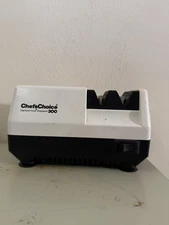 CHEF'S CHOICE ~ Model 300 ~ Electric Diamond Hone Knife Sharpener ~ Works Great