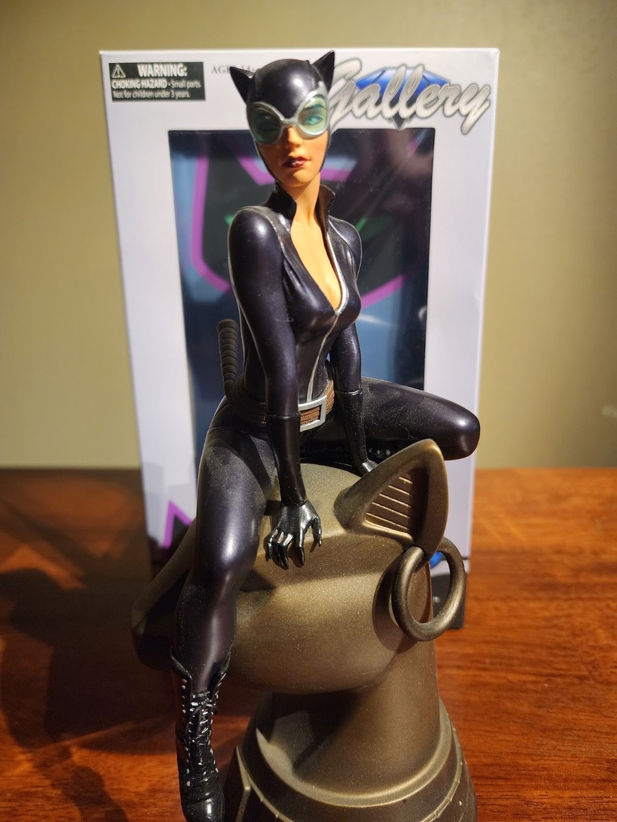 Diamond Select DC Gallery: Catwoman PVC Diorama Figure, 9 Diamond Select DC Gallery: Catwoman PVC Diorama Figure, 9