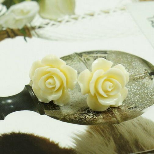 Elegant Design Rose Ivory White Color Stud Earrings #2