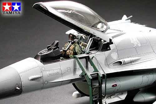 TAMIYA 60315 Lockheed Martin F-16 CJ Fighting Falcon - Immagine 4 di 4