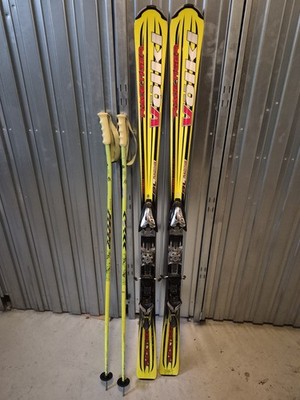 Völkl Racetiger Ski und Skistöcke