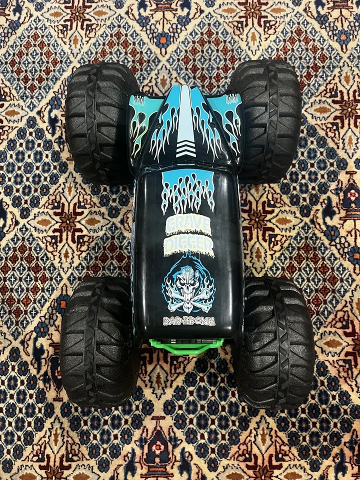 Monster Jam Mega Grave Digger 1:6 Scale All-Terrain RC Monster Truck - Image 2 of 4