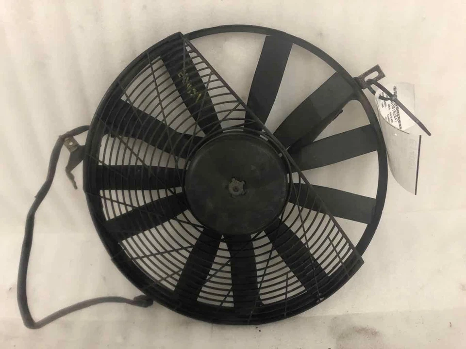 86 87 88 89 MERCEDES 560 Motor de refrigeración eléctrico con motor con cubierta Foto 2 de 3