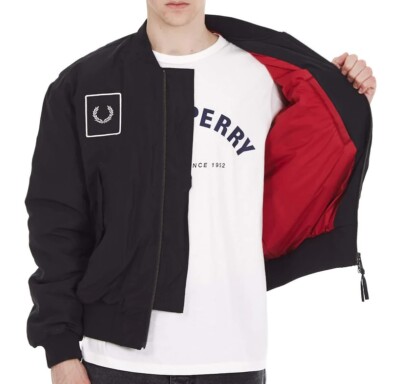 FRED PERRY GRAPHIC APPLIQUE MEN'S BOMBER JACKET J1540 102 FRED PERRY GRAPHIC APPLIQUE MEN'S BOMBER JACKET J1540 102