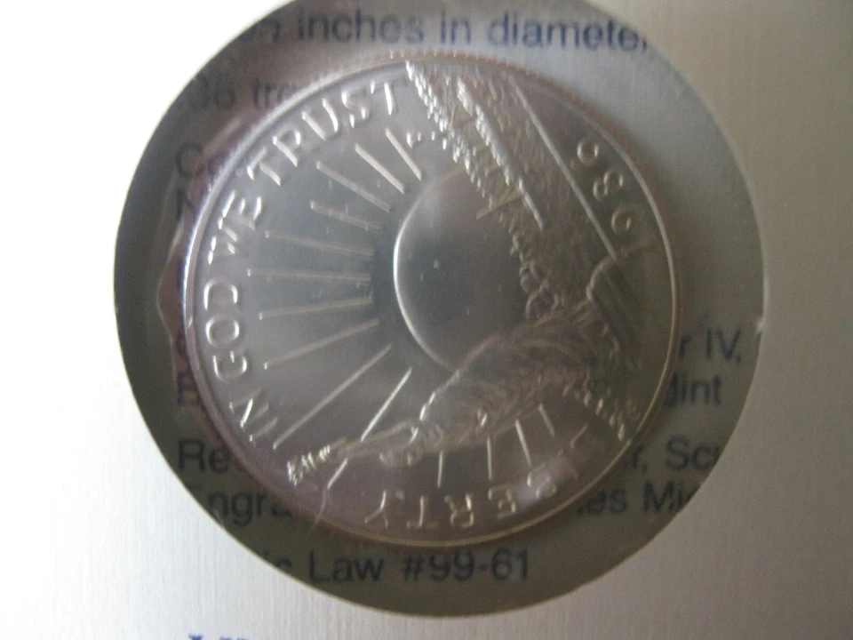 1986 D UNCIRCULATED UNITED STATES LIBERTY HALF DOLLAR IN ORIGINAL BOX WITH COA - Image 3 of 4