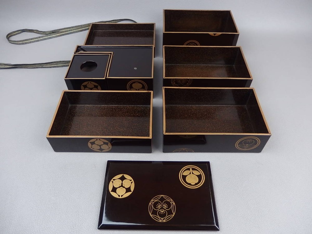 Jubako Bento Box Japanese [Antiques utensils] Old wooden lacquer Sakon makie cre