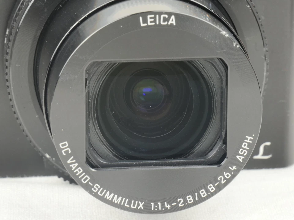 Cámara digital Panasonic LUMIX LX10 20,1 MP | Daña el área del objetivo, pero funciona Foto 4 de 4