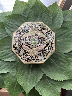 Shin Do Lacquer Ware Co. Octagonal Trinket Box Inlaid Mother Of Pearl Black EUC