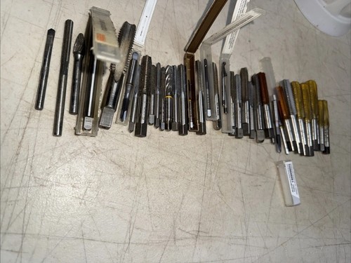 Lot of 36 New/Used Straight/Spiral Flute Plug Taps Various Sizes Machinists Tool - Afbeelding 1 van 13