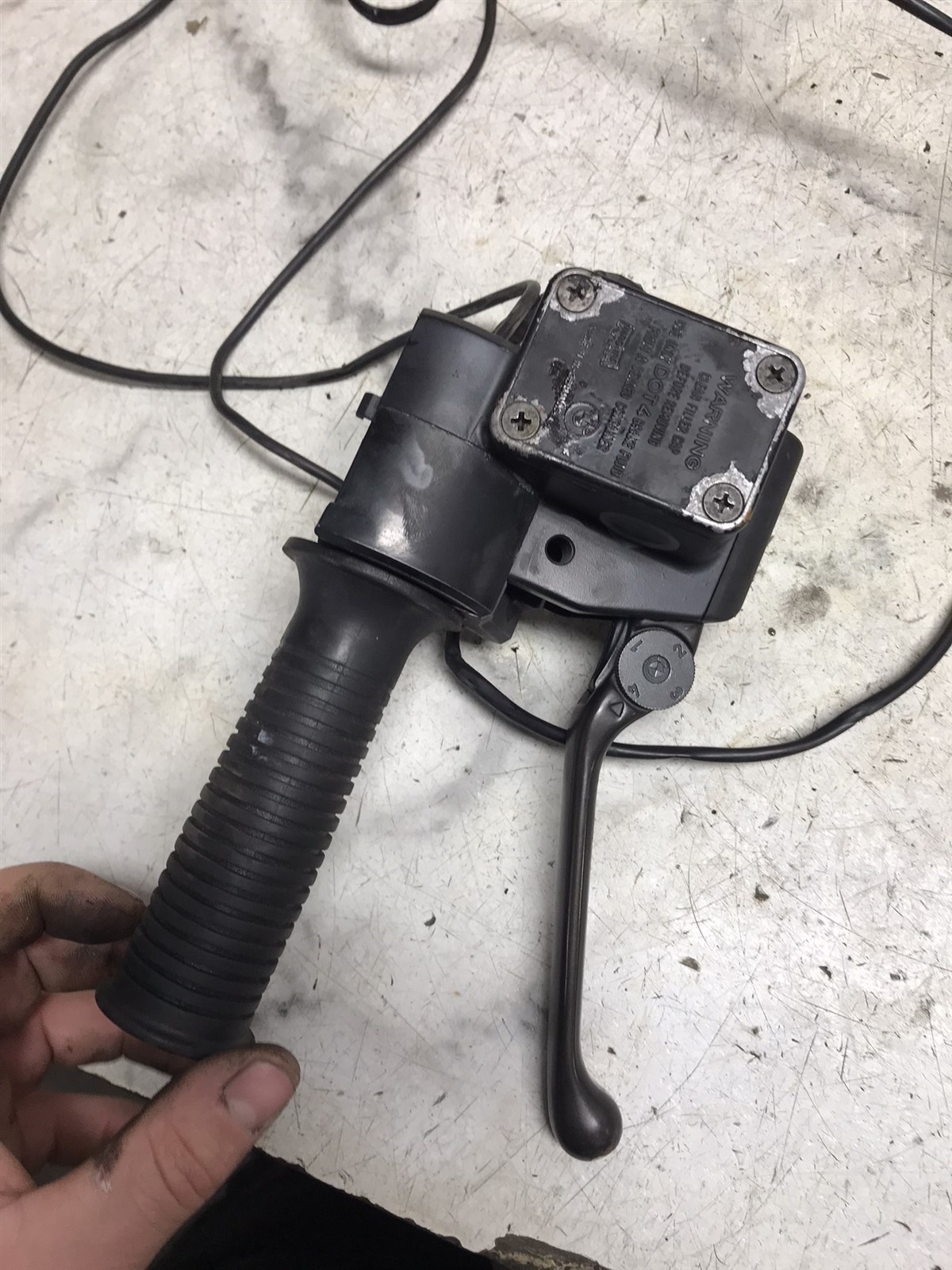 01 BMW R 1100 1100 RT R1100RT right hand front brake master cylinder throttle
