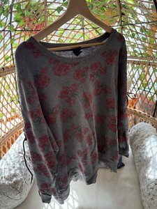 Women’s Disney Torrid’s Minnie Mouse sweatshirt size 3