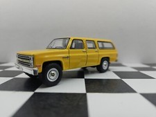 1/64 1987 GREENLIGHT CHEVEROLET SUBURBAN CHEVY 4X4 TRUCK SQUARE BODY 4WD K20