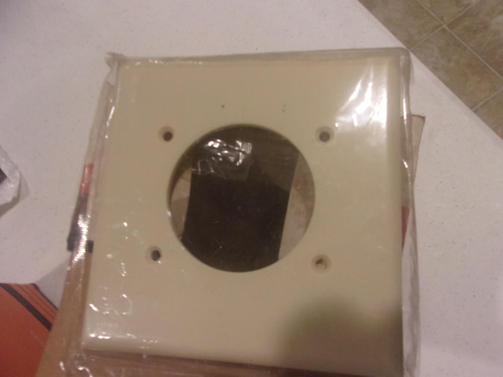 Pack of  4 IVORY RODALE   2-Gang Single Receptacle Wall Plate 153-2 