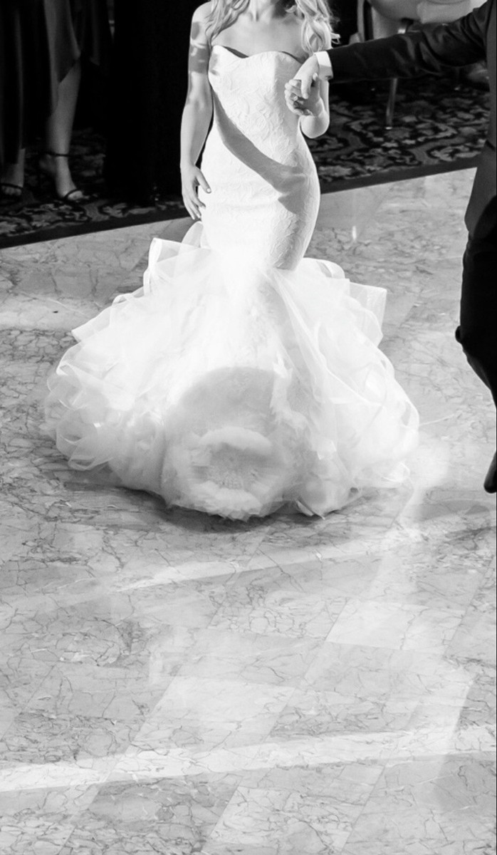 Ivory Vera Wang Lillian Dress+Vera Wang Luxe Katarina Veil (fits