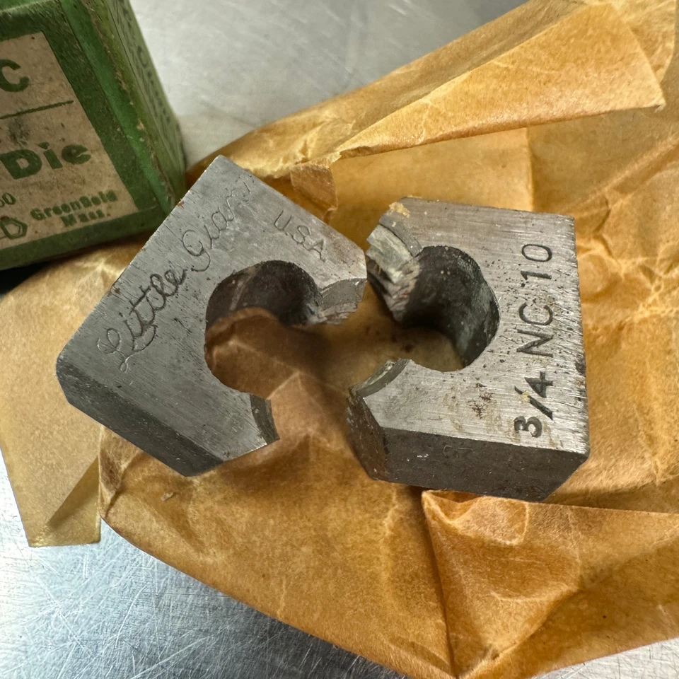 GTD Greenfield Tap and Die Little Giant 3/4" 10 NC Adjustable Pipe Dies w/ Box - Image 2 of 4