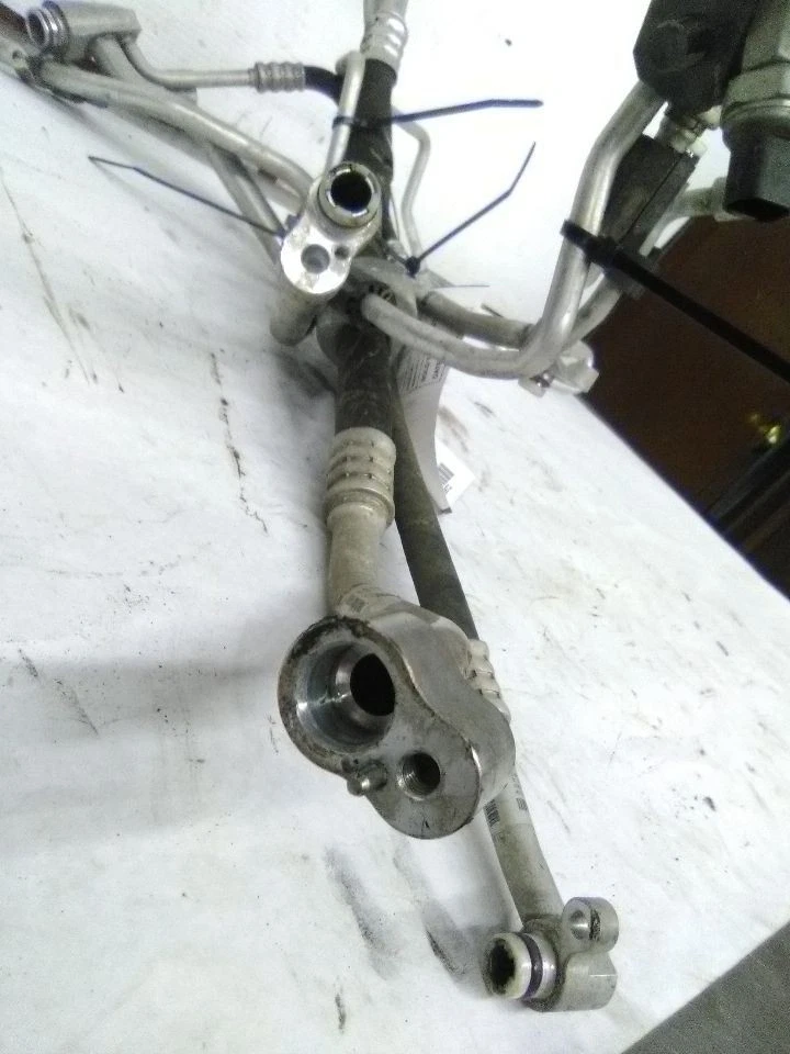 15 Mini Cooper 2 Passenger 2 Door Roadster AC Hoses 1.6 Liter Automatic - Image 2 of 4