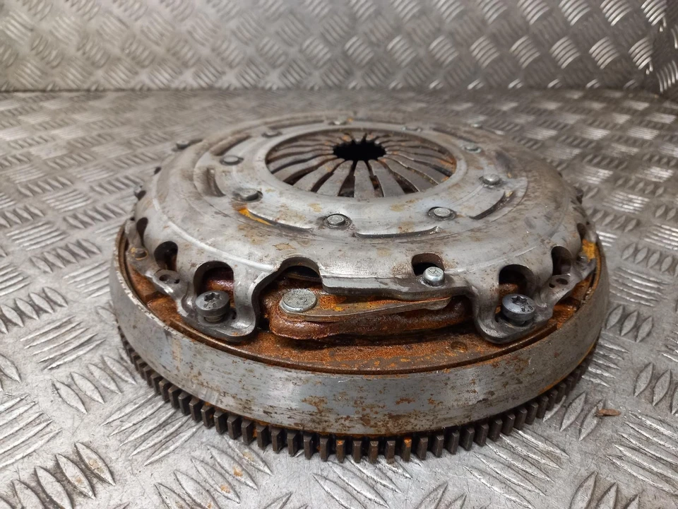 Peugeot 208 Mk1 Flywheel 6 Speed Manual 1.2L Petrol 9813700880 2019 - Image 2 of 4