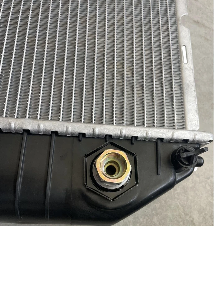 Radiator For 1994-2000 Chevy GMC C/K 1500 2500 3500 Tahoe Yukon, 1693 Foto 4 de 4