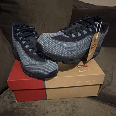 Brand New Nike Levi's x Air Max 95 OG Obsidian Gym Red Denim HM4743-400