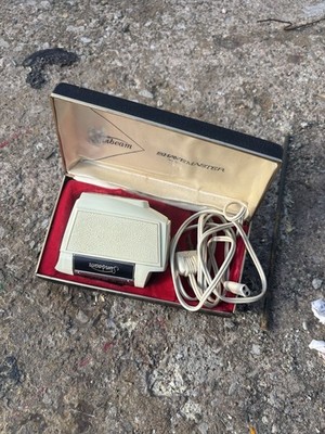 This is a vintage Sunbeam Shavemaster electric razor, specifically model 555