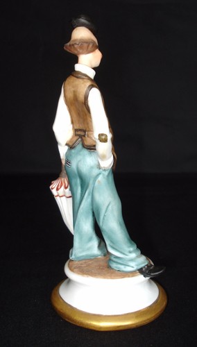 Statuina porcellana vintage Capodimonte Viertasca pagliaccio in piedi con ombrello alta 6" - Foto 6 di 12