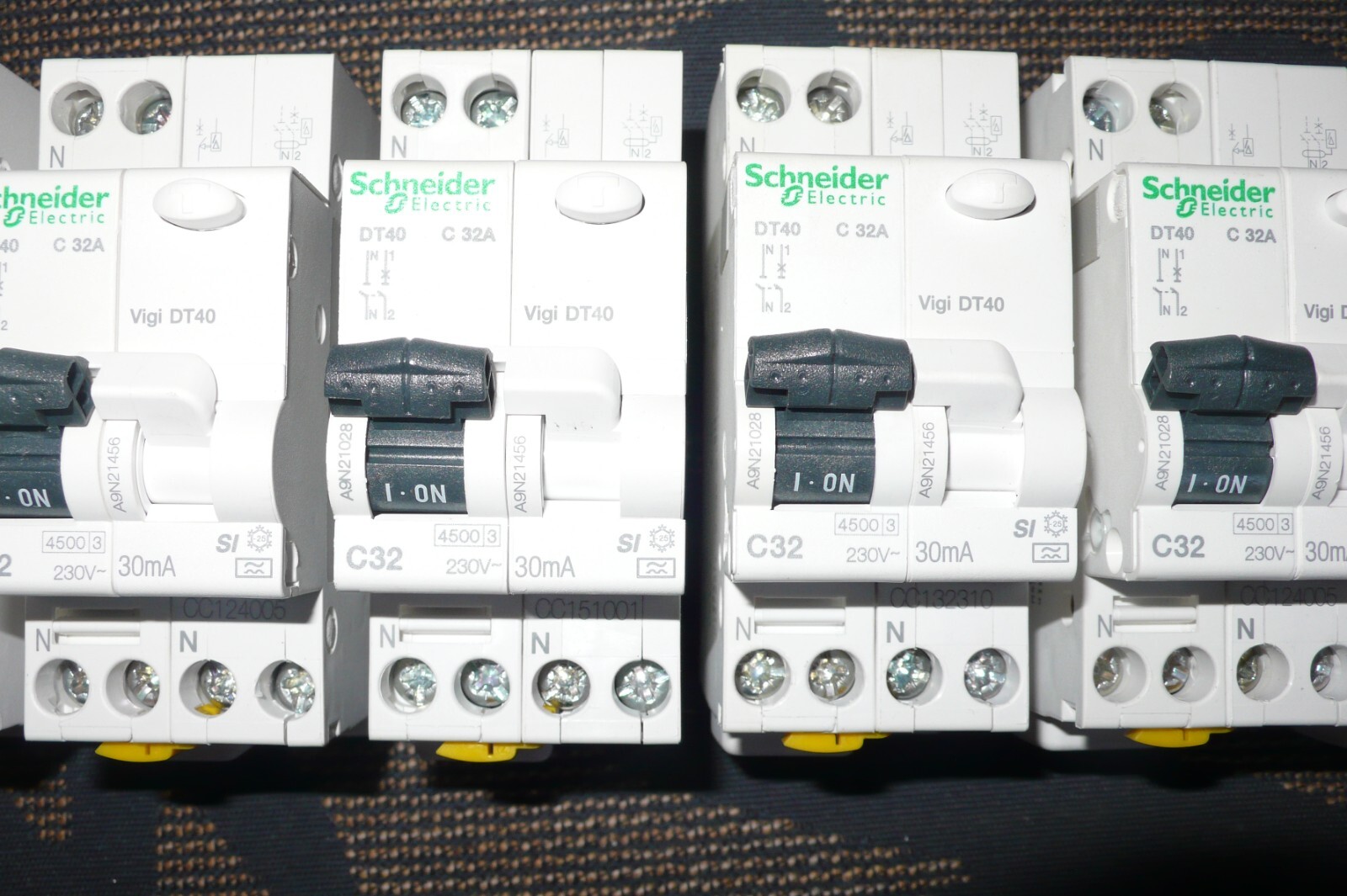 Disjoncteur 32A Schneider A9N21028 pour recharge voiture electrique