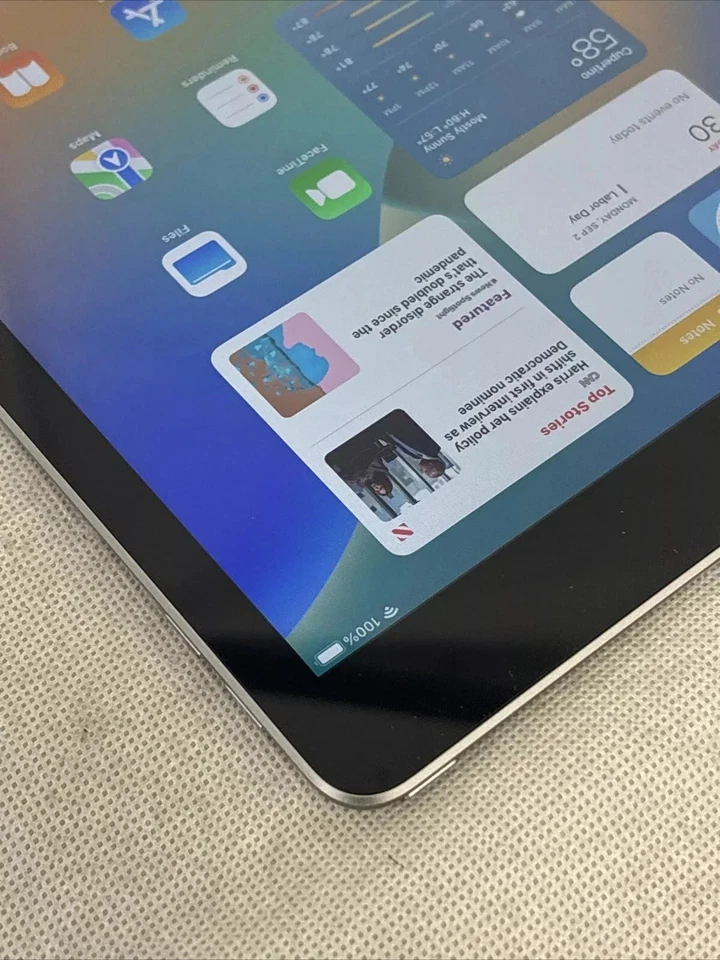 Apple iPad 6th Gen - 9.7" Display 32GB, Wi-Fi Grey Color with Bundle Accesories - Image 4 of 4