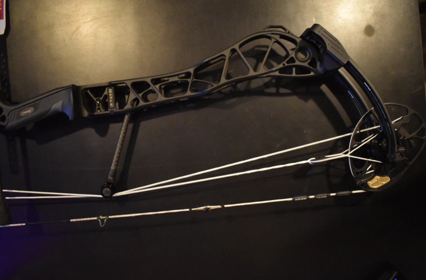 Mathews Title 34" RH Target Compound Bow