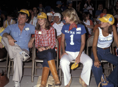 Earl Holliman Lisa Eilbacher Cathy Lee Crosby Jamie Lee Curtis 1977 Old Photo
