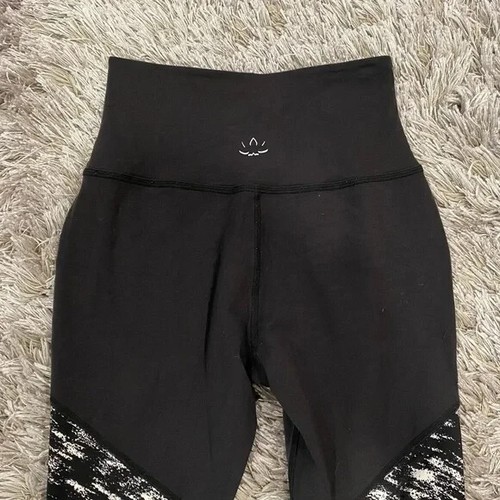 BEYOND YOGA - High Waisted Tri-Panel Mesh Leggings Size Small - Picture 8 of 9
