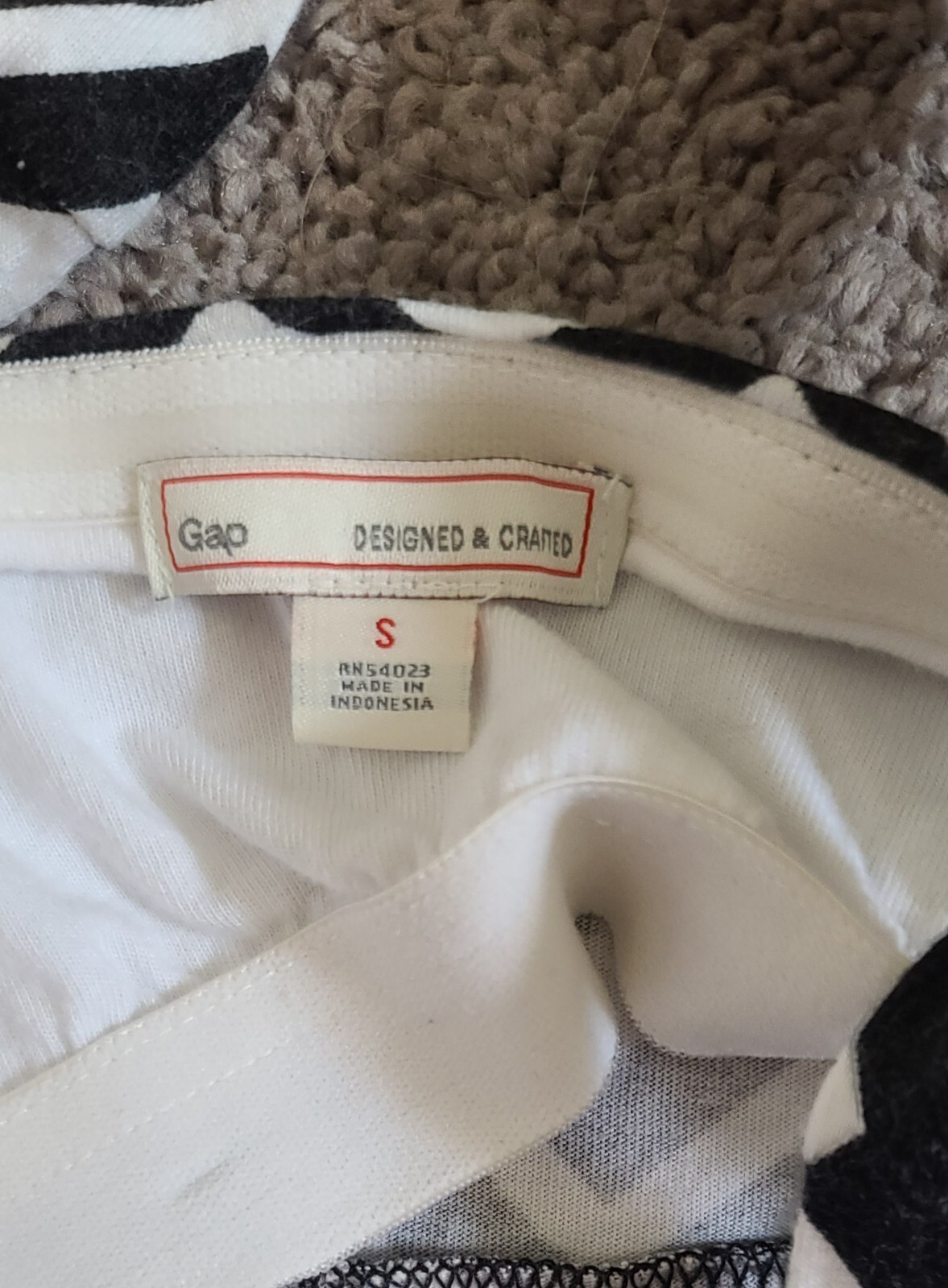 SMALL BLACK & WHITE GEOMETRIC PATTERN HALTER MAXI… - image 4