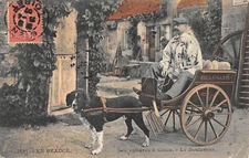 CPA 45 EN BEAUCE LES VOITURES A CHIEN LE BOULANGER (attelage chien 