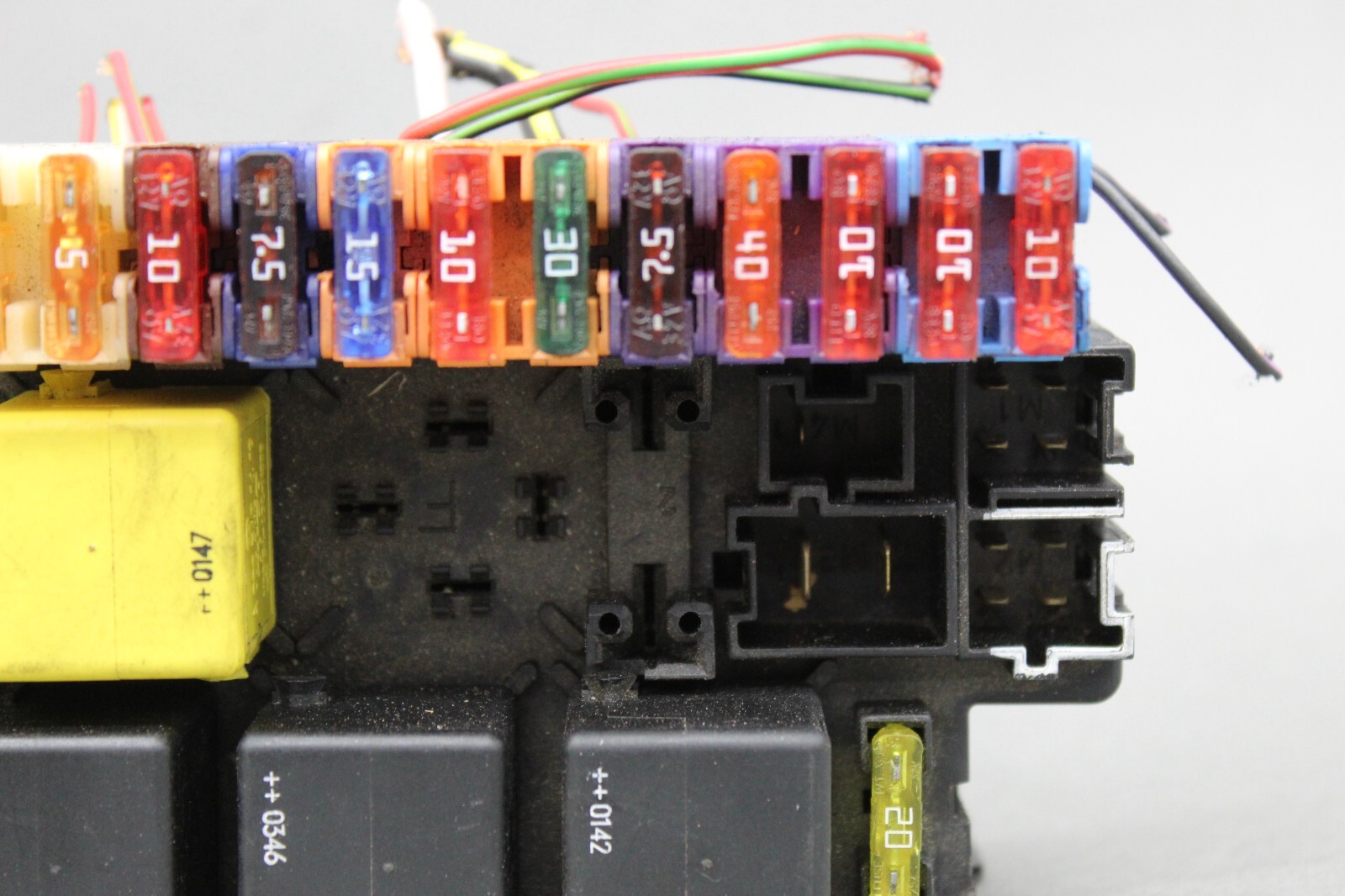 03-12 Mercedes R230 SL500 SL550 SLR Front Left SAM Fuse Box Control Module OEM