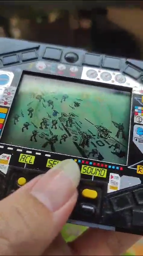 Macross II New System LSI LCD Handheld Video Game Robotech Anime