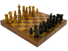 ANTIQUE CHESS SET OLD CALVERT PATTERN K 85mm AND NICE FOLDING GAMES BOARD
