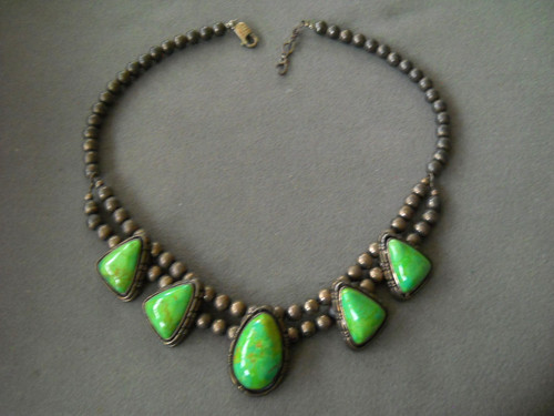 Southwestern Native American Green Stone Chased Sterling Silver Bead Necklace