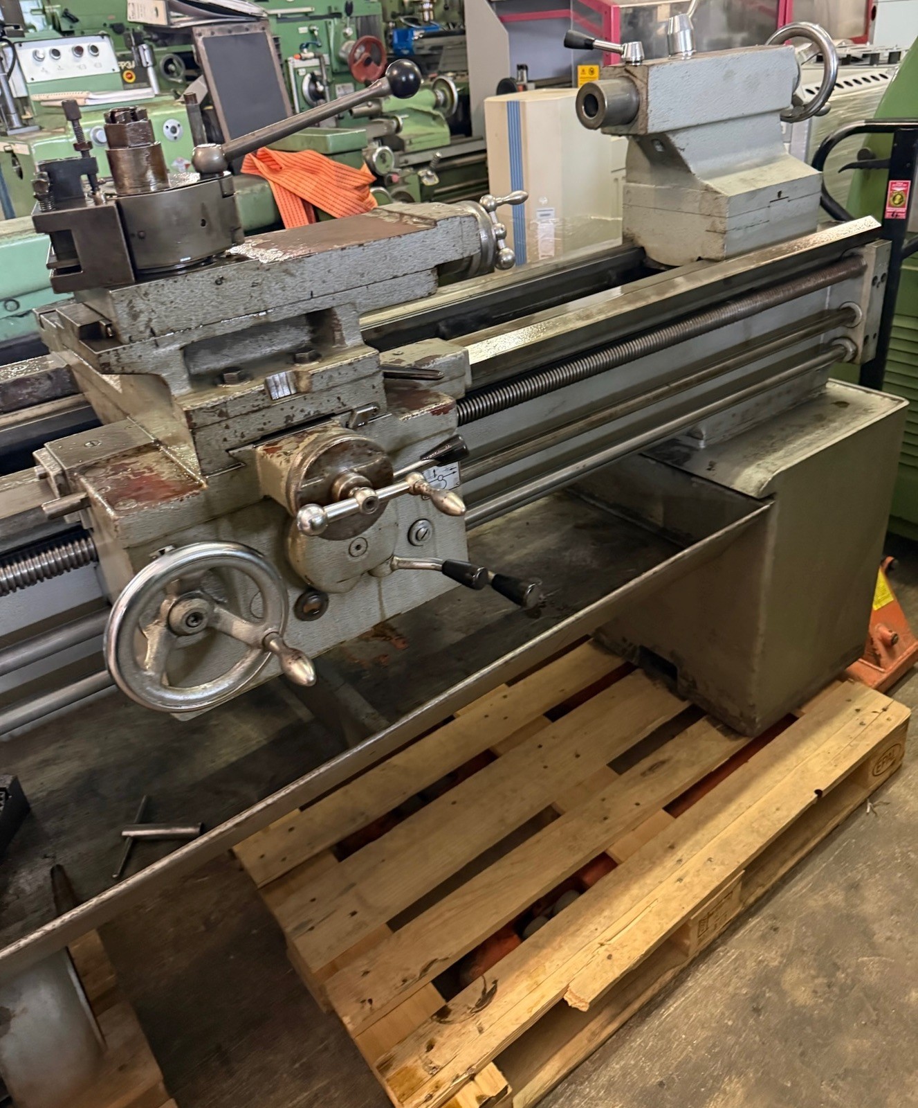 VOEST DA 250/1500 Drehmaschine Spitzenweite 1500 Spitzenhöhe 250 Leit Zugspindel – Bild 4
