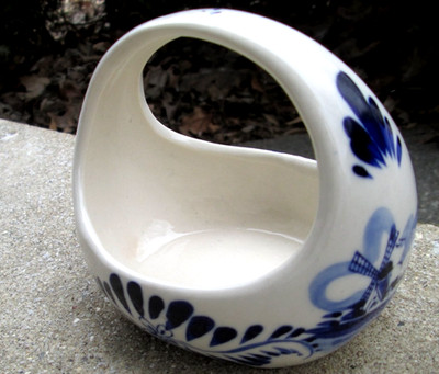 E & H Handpainted Delft Blue Colour 98,10252 Small Flower Basket Windmill Floral