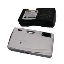 Exc   Fujifilm FinePix Z900EXR White 16MP w/ Charger  Battery US Tax Include